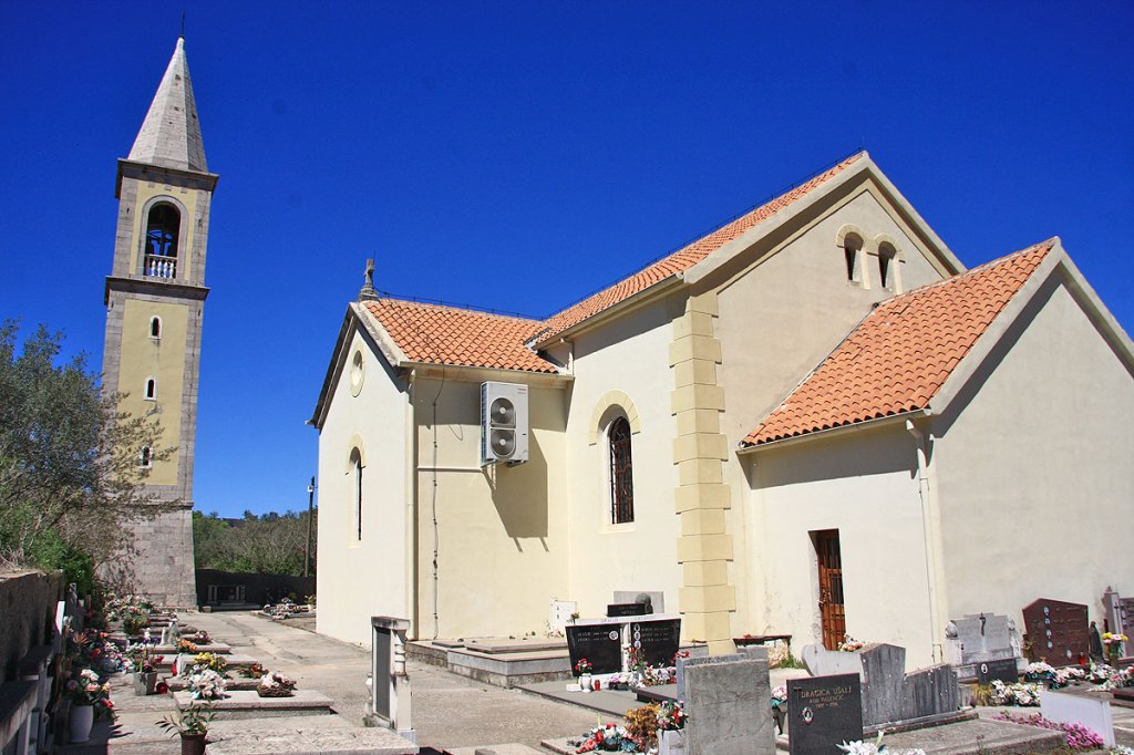 This image has an empty alt attribute; its file name is 00439797w.jpg