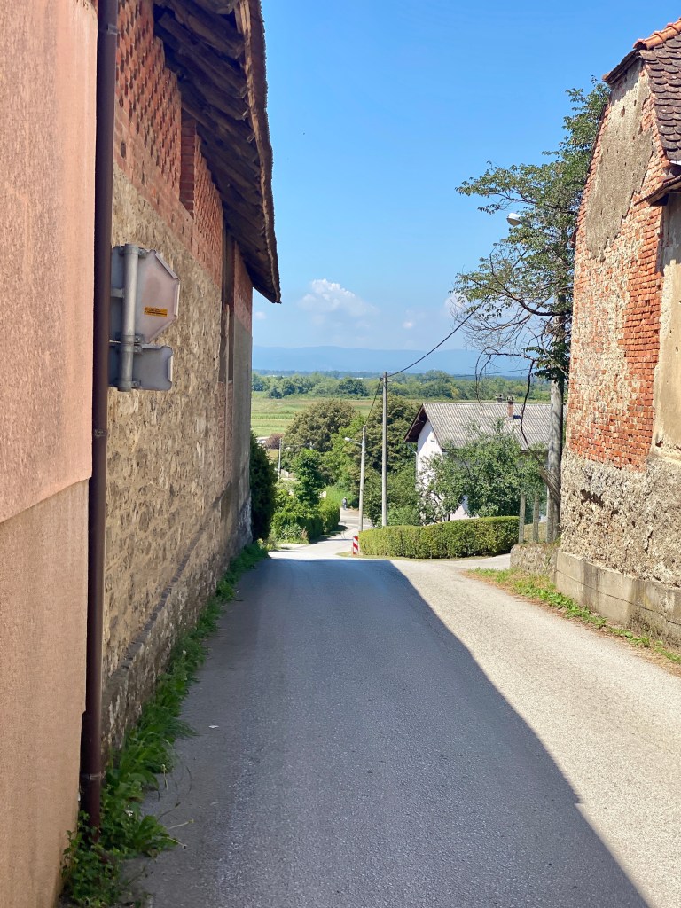 This image has an empty alt attribute; its file name is 66f756a0-8a75-4d46-9620-3d0f41a5009a-36817-00001709c278e7f7.jpg