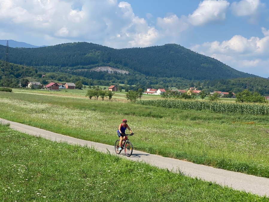 This image has an empty alt attribute; its file name is b38d4345-3549-452b-a624-18cb29083efc-10174-000007a5e646937e.jpg